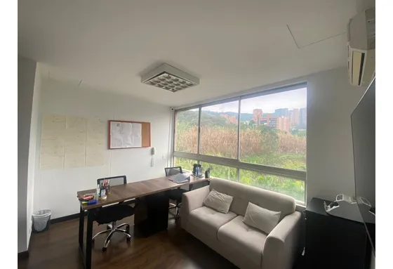 Aparta Oficina  medellin Poblado Sector Palmas  piso Medio