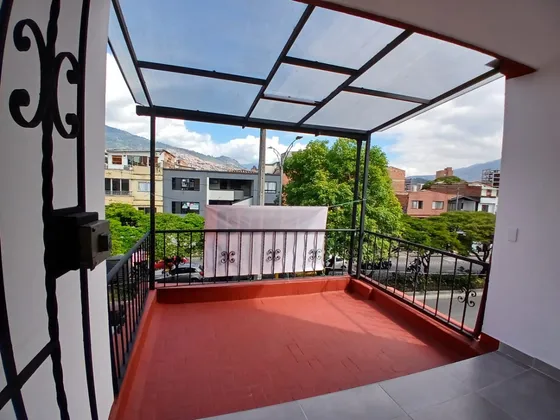 Apartamento Recién Remodelado Tipo Loft En Venta - Medellín, Barrio La América