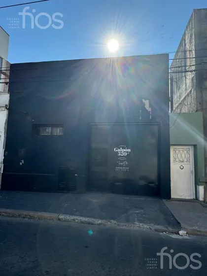 Venta Galpon Con Casa Interna De Pasillo De Un Dormitorio Y Terraza  En Refineria
