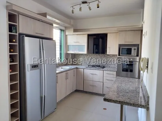 Yoselin Cabesas Vende Apartamento En La Iguana, 25-23210 Yc