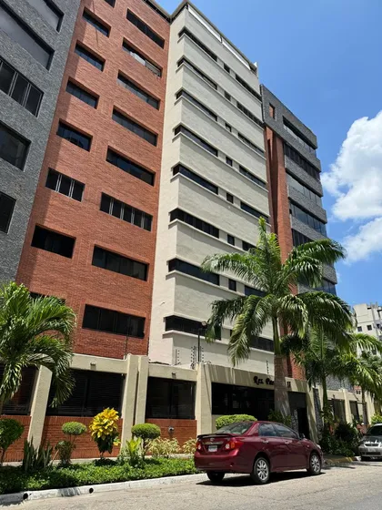 En Venta Apto. En Urb El  Bosque Resd Paradise Ii, Mcy.