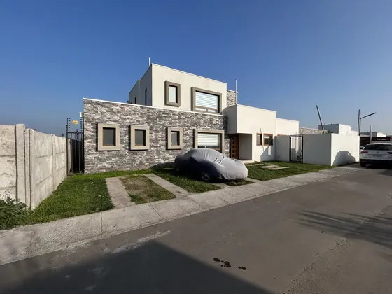 Moderna Y Luminosa Casa Estilo Mediterráneo