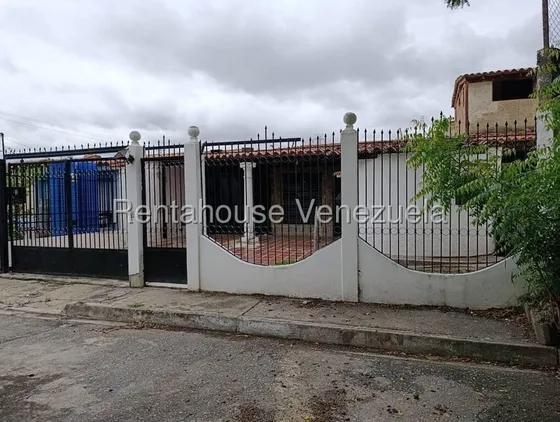 César Bullones Vende Amplia Casa En Valle Hondo, Cabudare, Lara 25-21032