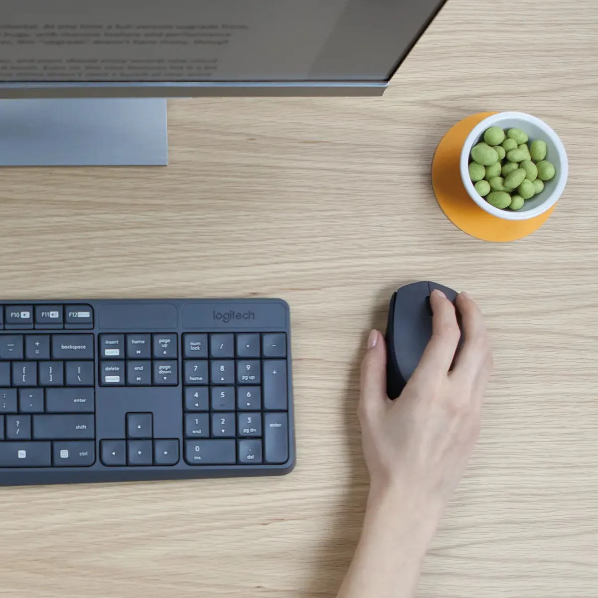 Kit de teclado e mouse sem fio Logitech MK235 teclado grafite e mouse preto