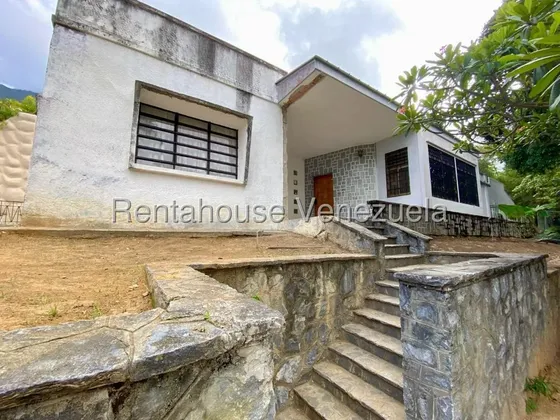 Casa En Venta En Los Palos Grandes Para Remodelar