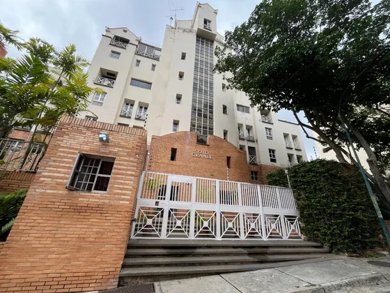 En Venta Hermoso, Amplio, Iluminado Y Moderno Apartamento, Cocina Concepto Abierto, Ascensor Privado, En Colinas De Valle Arriba. Ogp