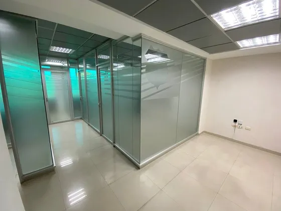 Oficina En Alquiler En Lechería, Centro Empresarial Lechería