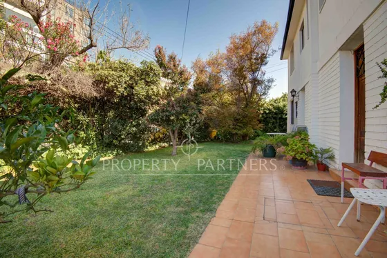Casa Con Gran Terreno/ 4d Manquehue