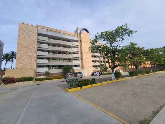 Apartamento En Venta Boca De Aroa, Hermosas Areas Comunes, Piscina, Tobogan, Cancha Multiple, Acceso A La Playa, 100% Planta Electrica, Pozo. Aaach