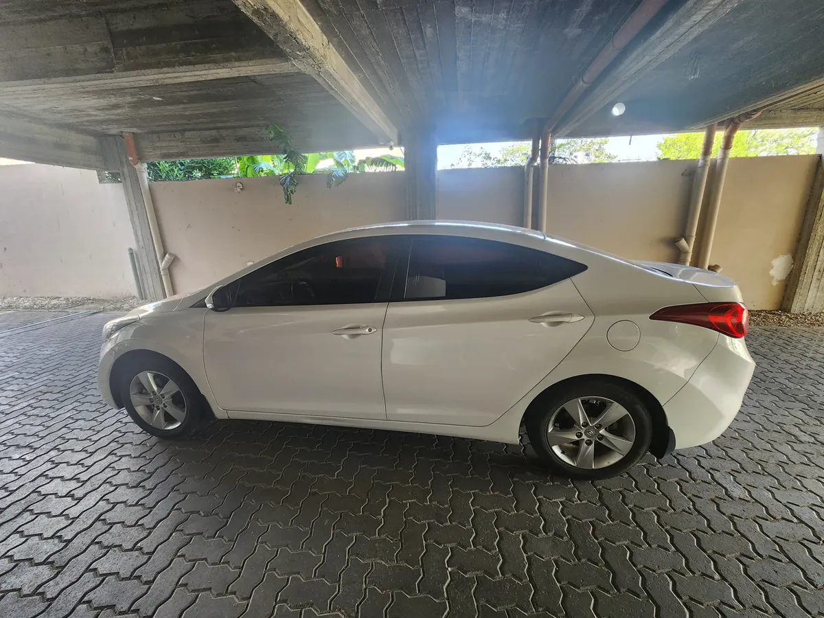 Hyundai Elantra 1.8 Gls 6at Seguridad Premium431117927103211520