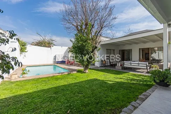 Casa Remodelada 4d Quincho Y Piscina / Suárez Mujica