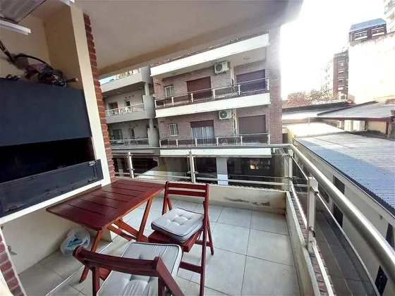 Alquiler - Departamento 2 Ambientes En Victoria Con Balcón Y Parrilla