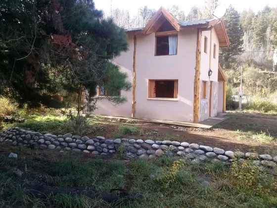 Casa En Venta - 2 Dormitorios 1 Baño - Cochera - 650mts2 - El Bolsón, Río Negro