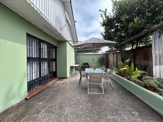 Potencial Comercial, Amplia Casa Habitación En Calle Uruguay