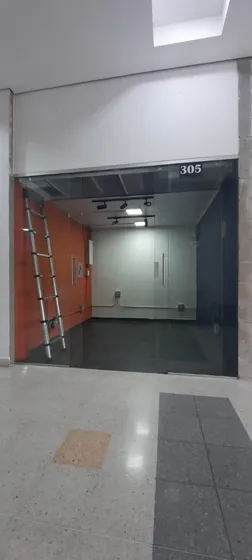 Local En Centro Comercial Area  9 Metros Y 4m De Altura Disponible  Con Altillo  O Mezanini  Piso 3 