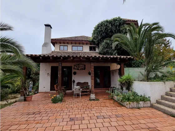 Preciosa Casa Con Exclusivo Estilo