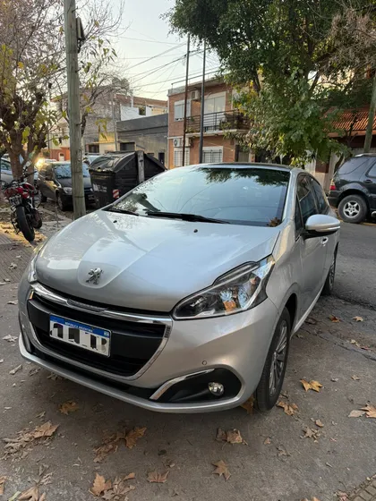 Peugeot 208 1.6 Feline