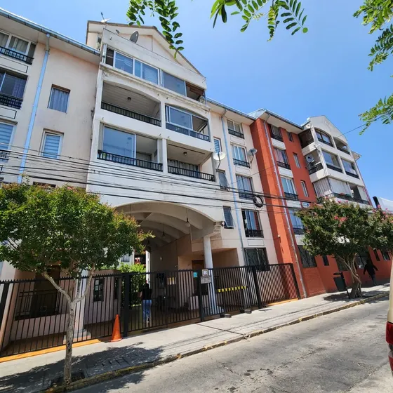 En Arriendo Departamento Semi Amoblado En Pleno Centro