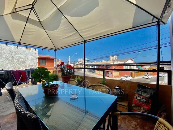 Amplia Y Cómoda Casa Comercial En Sector Residenci...