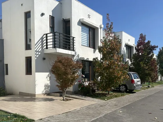 Casa Mediterránea En Condominio Calle Miraflores, Peñaflor
