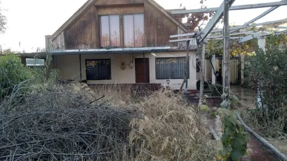 Amplio Terreno De 585 M2.con Dos Casas Una Solida