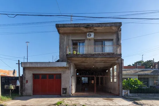 Galpon Con 2 Viviendas De 3 Amb  Fondo Parrilla 