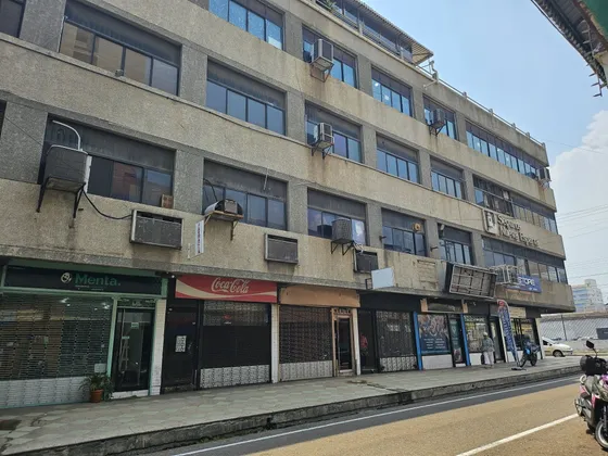 Se Alquila Local Comercial Planta Baja A Pie Calle De 73,50 M2 Puerto La Cruz Anzoategui