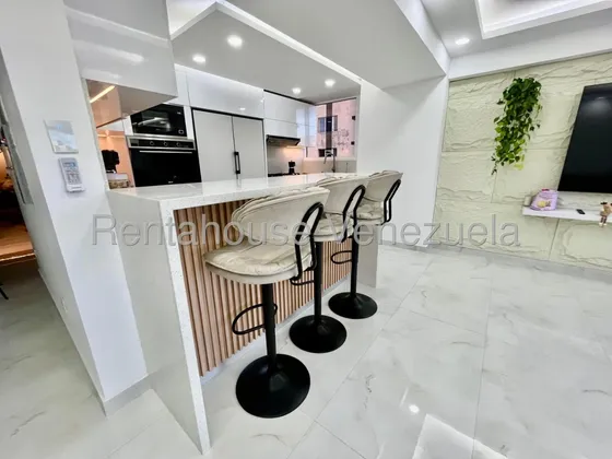 Bello, Remodelado, Moderno Y Amoblado. Llama Hoy. 25-11820