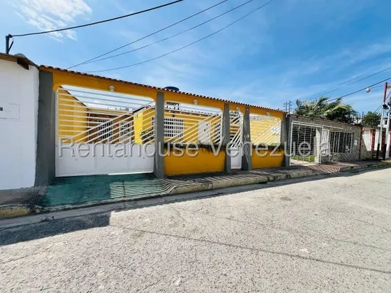 Casa En Venta Urb. Villas Del Carmen, El Mácaro Turmero 25-14653 Hc