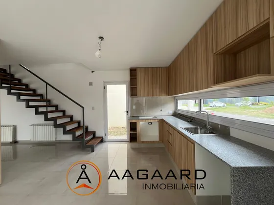 Lomas De Manantiales Duplex 3 Dormitorios 2 Baños A Estrenar