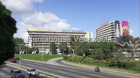Estupendo Local Comercial En Alquiler Con Maravillosa Ubicación Chuao, Ccct. Jose Guerrero. Cod: 25-22294.