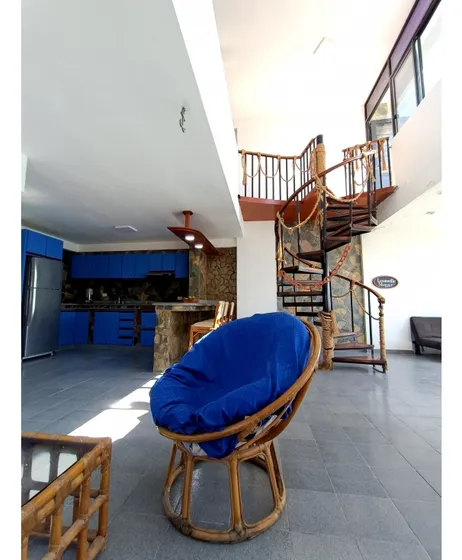 Se Vende Penthouse 177m2 2h/3b/1p Tucacas 1998