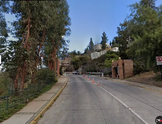 Exclusivo Terreno En Vía Aurora, Vitacura Una Oportunidad Ún