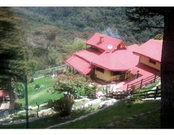 En Venta Casa 215m2 La Colonia Tovar Vía Puerto Cruz 4490