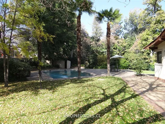 Casa En Venta De 4 Dorm. En Las Condes