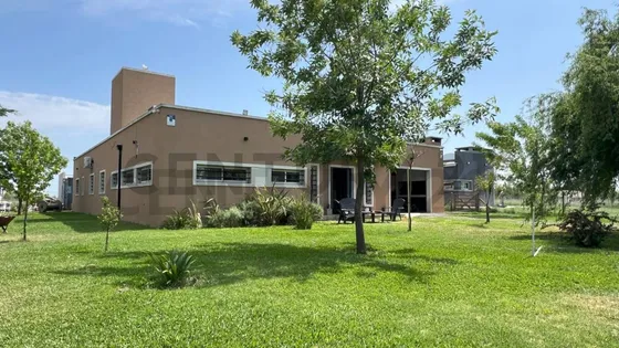 Casa En Venta En Las Calandrias Brandsen