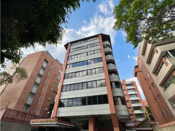 En Alquiler Apartamento En Campo Alegre. Chacao - Caracas