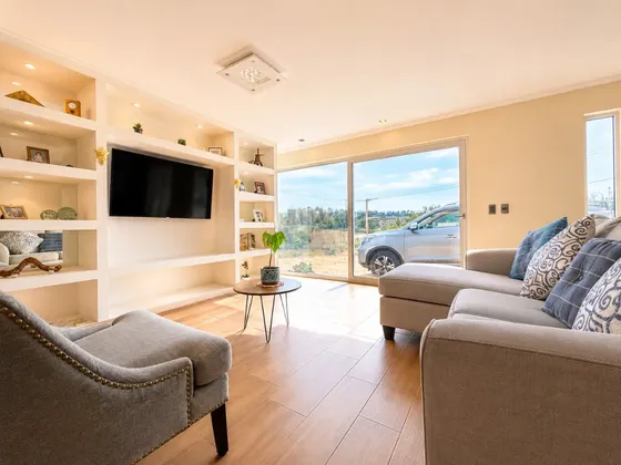Oportunidad Única | Los Pinos | 4d+3b | Casa De Un Piso