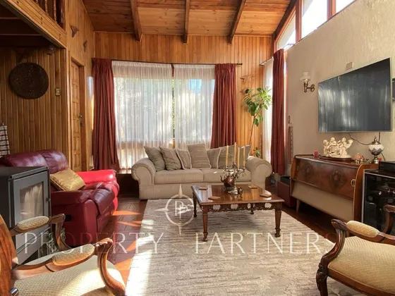 Dos Casas En Gran Terreno A Pasos De Universidad D...