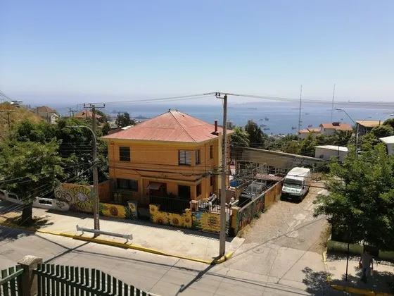 Se Vende Amplia Casa En Valparaíso Avda. Alemania