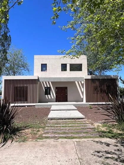 Casa En Venta - 4 Dormitorios 3 Baños - 1.177mts2- Tigre