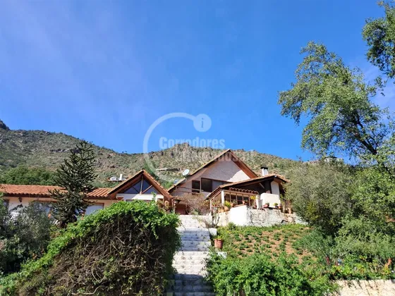 Casa En Venta De 8 Dorm. En Lo Barnechea