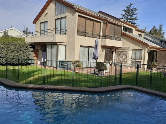 Casa En Venta De 5 Dorm. En Lo Barnechea