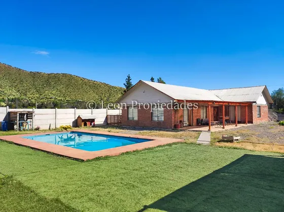 Leon Propiedades Vende Parcela Con Casa En Sector Cuyuncavi.