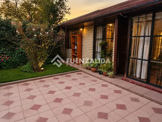 Casa En Venta De 3 Dorm. En Las Condes.