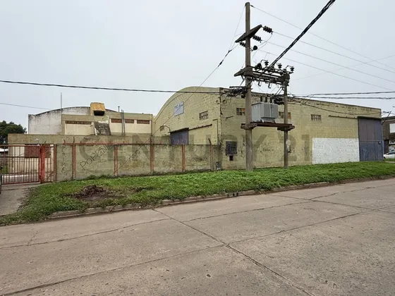 Galpón A La Venta, Importante Esquina En Laprida Y Falucho, Cap. Bermúdez