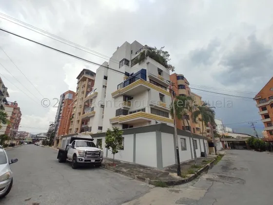 Apartamento En Venta Urb El Bosque Resd Falcon Crest Maracay 25-13989 Apd