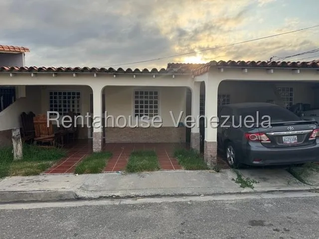 Casa En Venta Urb Horizonte Ubicado En Cabudare, Codigo 2 5 1 6 2 3 7, Mildred, Casa Con Muy Buena Ubicacion, Fresca, Comoda, Segura, Donde Podras Disfrutar En Familia De La Comodidad, Y Confort