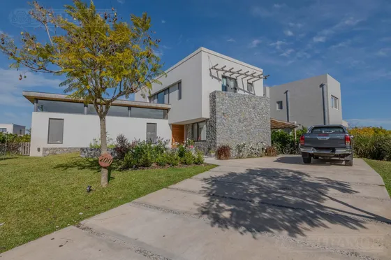 Casa En Puertos Del Lago