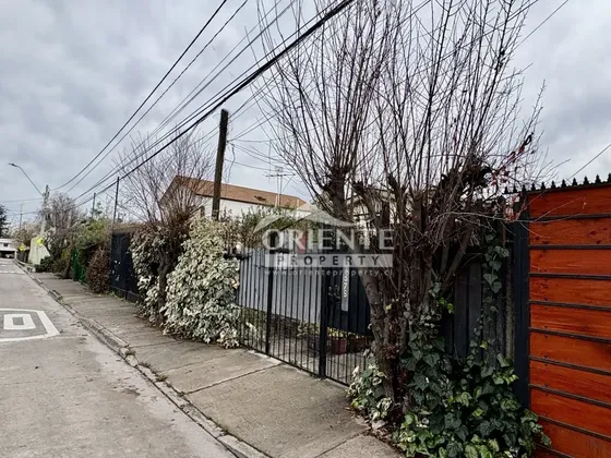Terreno Con Casa Para Remodelar - Pueblo Lo Barnchea